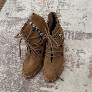 NWOT Pendleton Brown Lace-Up Boots